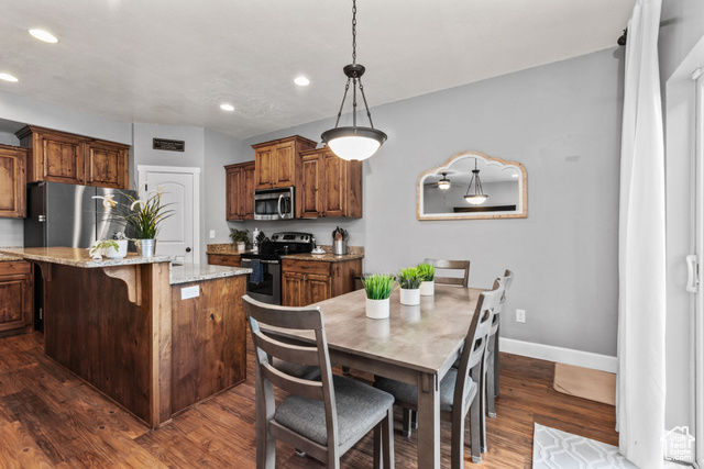 Photo 7 for MLS #2114962 at 1219 N Baycrest Dr