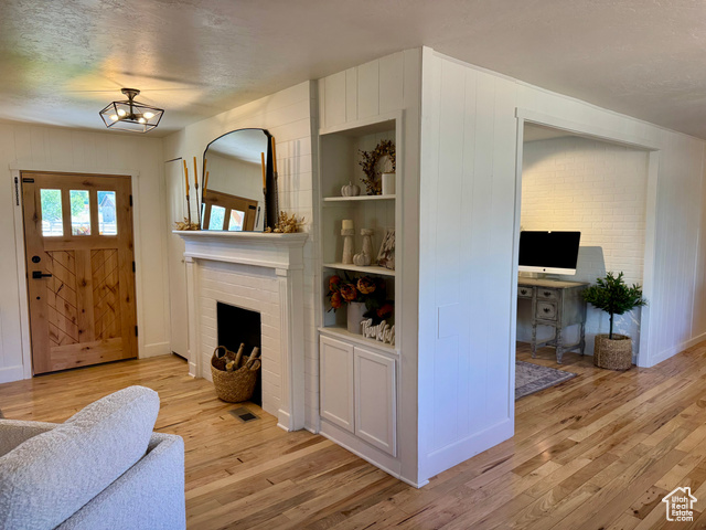 Photo 17 for MLS #2114978 at 255 N Main
