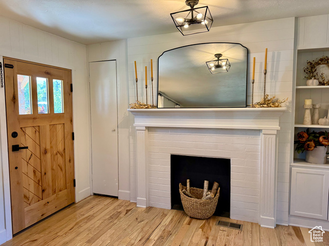 Photo 3 for MLS #2114978 at 255 N Main