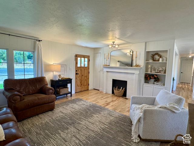 Photo 4 for MLS #2114978 at 255 N Main