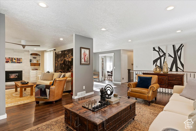 Photo 3 for MLS #2115083 at 2713 E 200 North