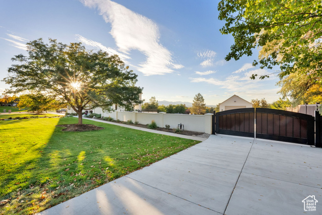 Photo 63 for MLS #2115126 at 983 E Southfork Dr