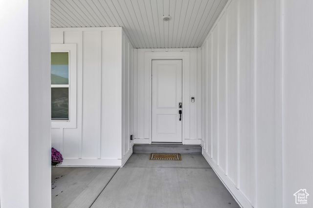 Photo 3 for MLS #2115129 at 674 S Meade St