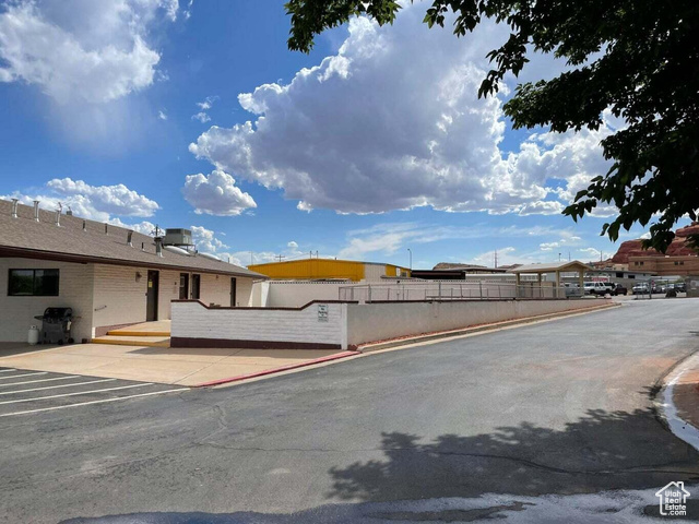 Photo 13 for MLS #2115156 at 1150 W Red Hills Pkwy #57