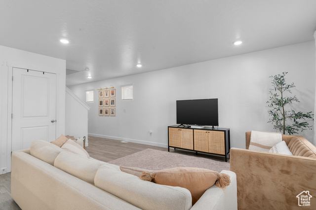 Photo 4 for MLS #2115176 at 1082 E Waterway Ln