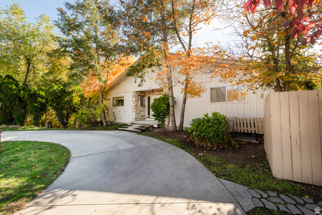 1740 E Sunnyside Ave
                     MLS #2115220