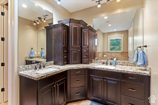 Photo 30 for MLS #2115231 at 1542 S Valley View Dr