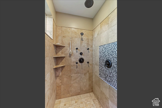 Photo 33 for MLS #2115231 at 1542 S Valley View Dr