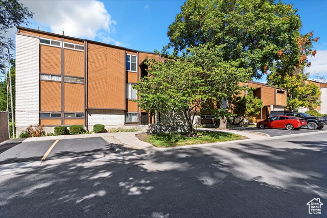 Photo 2 for MLS #2115320 at 2438 S Elizabeth St #2