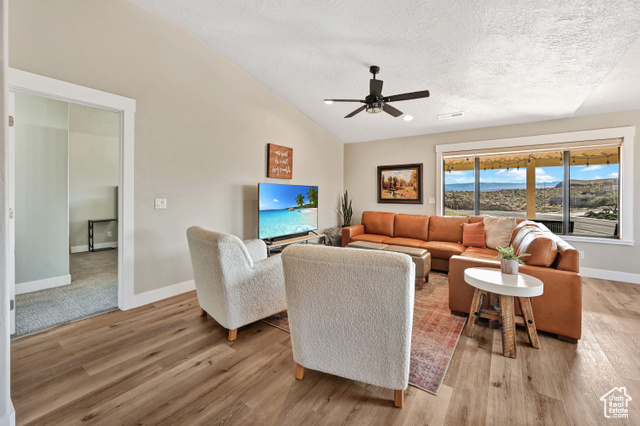 Photo 14 for MLS #2115364 at 989 W Dover Way
