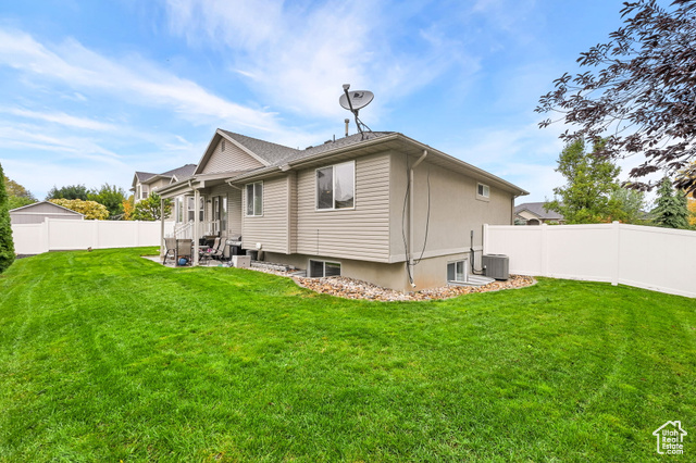 Photo 19 for MLS #2115414 at 871 W 3875 South