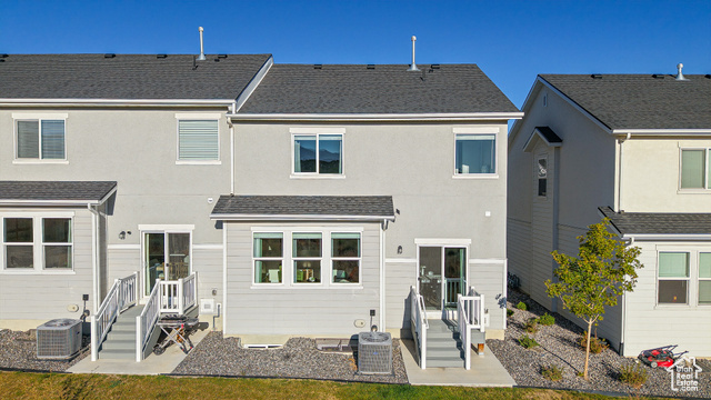 Photo 8 for MLS #2115435 at 855 N Hilltop Dr
