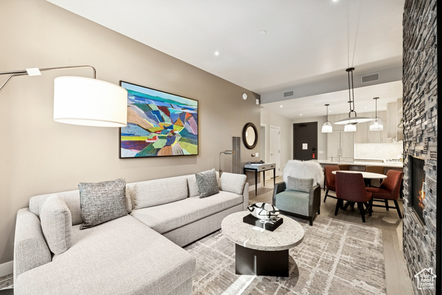 Photo 6 for MLS #2115436 at 1702 W Glencoe Mountain Way #6006