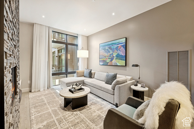 Photo 4 for MLS #2115436 at 1702 W Glencoe Mountain Way #6006
