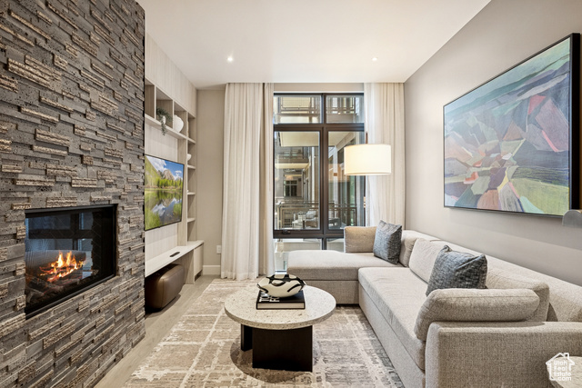 Photo 5 for MLS #2115436 at 1702 W Glencoe Mountain Way #6006