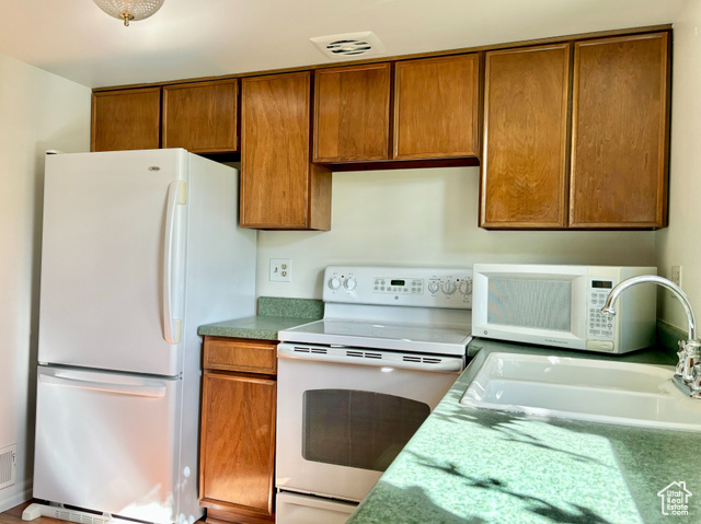 Photo 10 for MLS #2115452 at 832 E Three Fountains Dr #182