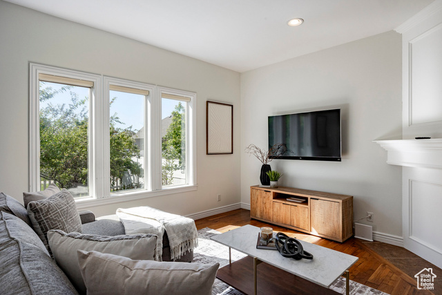 Photo 8 for MLS #2115460 at 480 E Foxstone Cv