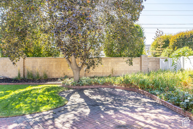 Photo 8 for MLS #2115532 at 832 E Deerfield Rd