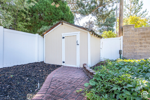 Photo 13 for MLS #2115532 at 832 E Deerfield Rd