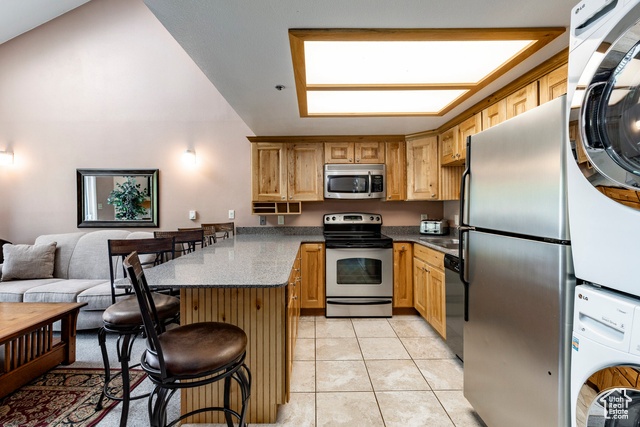 Photo 6 for MLS #2115533 at 1487 Woodside Ave #B301