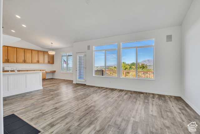 Photo 10 for MLS #2115577 at 1267 E Hickenlooper Way