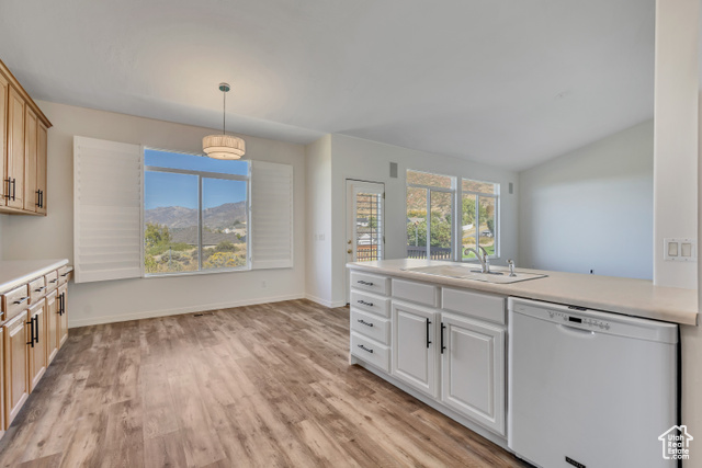 Photo 15 for MLS #2115577 at 1267 E Hickenlooper Way