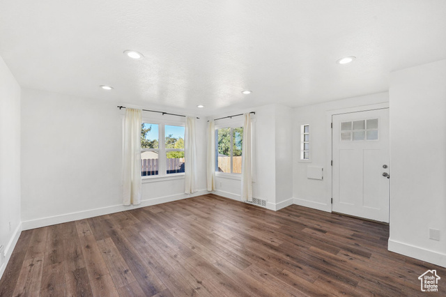Photo 3 for MLS #2115586 at 1417 E 22nd St