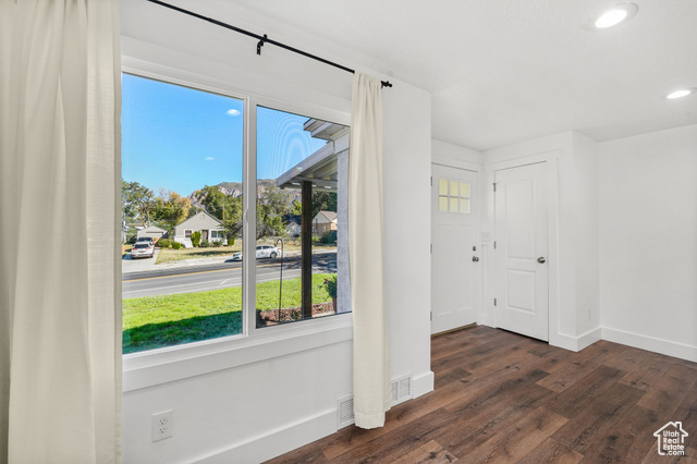 Photo 5 for MLS #2115586 at 1417 E 22nd St