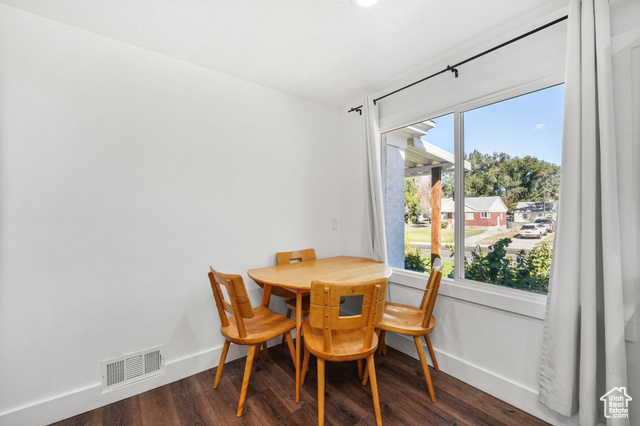 Photo 10 for MLS #2115586 at 1417 E 22nd St