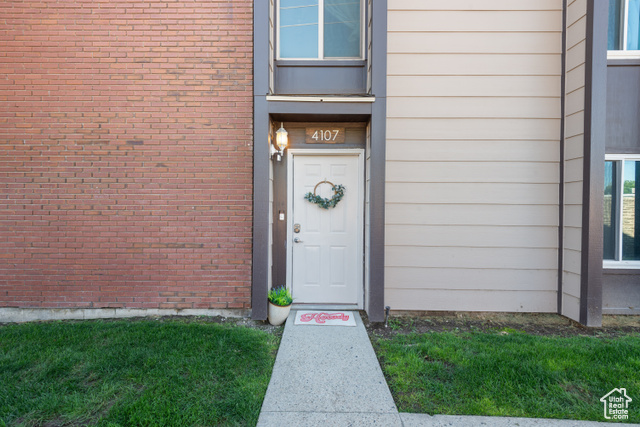 Photo 3 for MLS #2115607 at 4107 S Greyhackle Ln