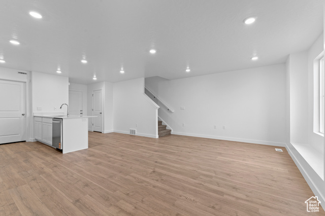 Photo 2 for MLS #2115673 at 1764 E Albion Dr #1136