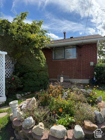 Photo 15 for MLS #2115710 at 2322 W Surrey Rd