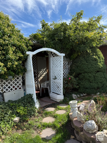 Photo 14 for MLS #2115710 at 2322 W Surrey Rd