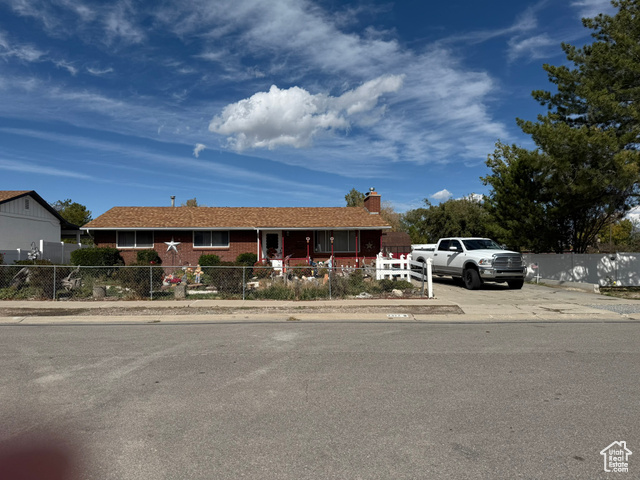 Photo 3 for MLS #2115710 at 2322 W Surrey Rd