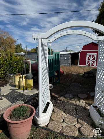 Photo 13 for MLS #2115710 at 2322 W Surrey Rd