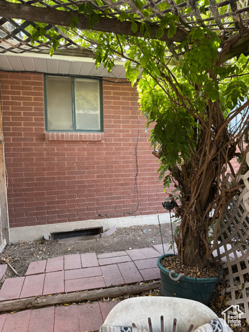 Photo 9 for MLS #2115710 at 2322 W Surrey Rd