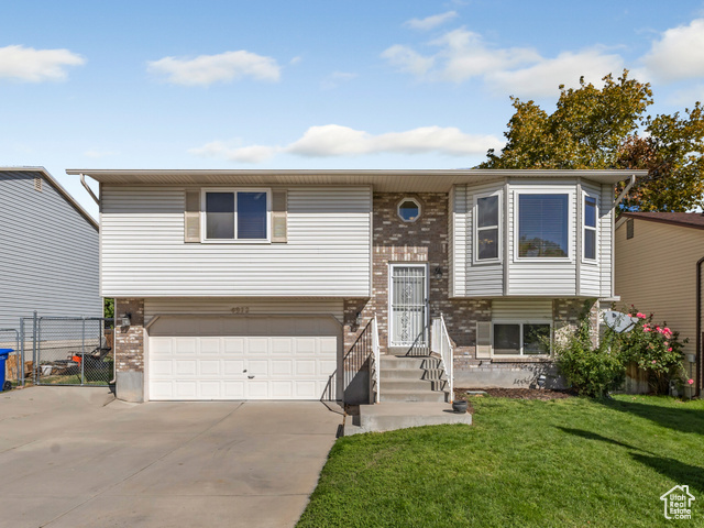 4972 W WAKE ROBIN DR, West Jordan UT 84081