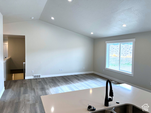 Photo 4 for MLS #2115801 at 1206 N Berra Blvd