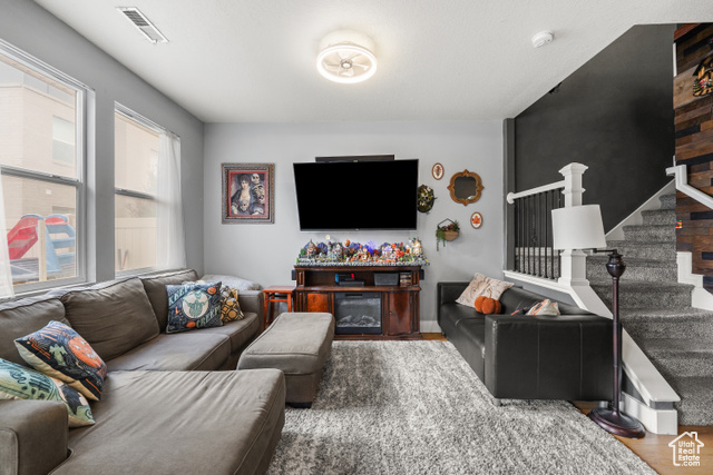 Photo 2 for MLS #2115802 at 88 E Calbourne