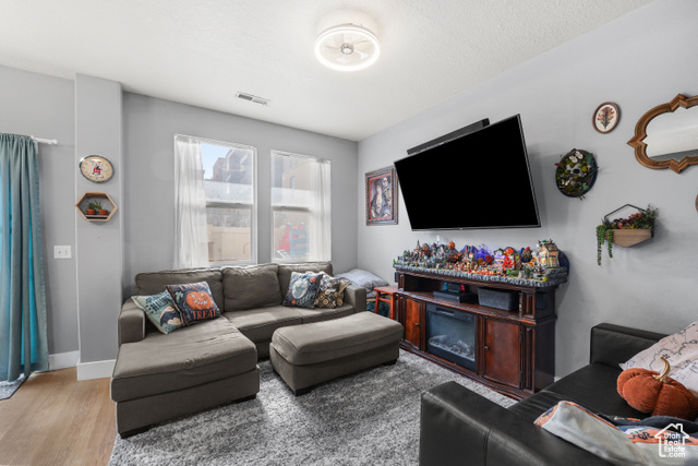 Photo 3 for MLS #2115802 at 88 E Calbourne