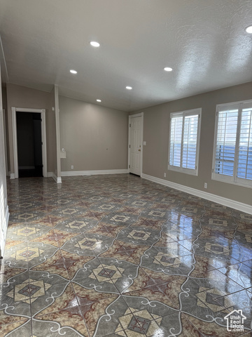 Photo 3 for MLS #2115846 at 1166 W Rolling River Rd #66