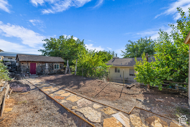 Photo 10 for MLS #2115857 at 254 N Hillside Dr