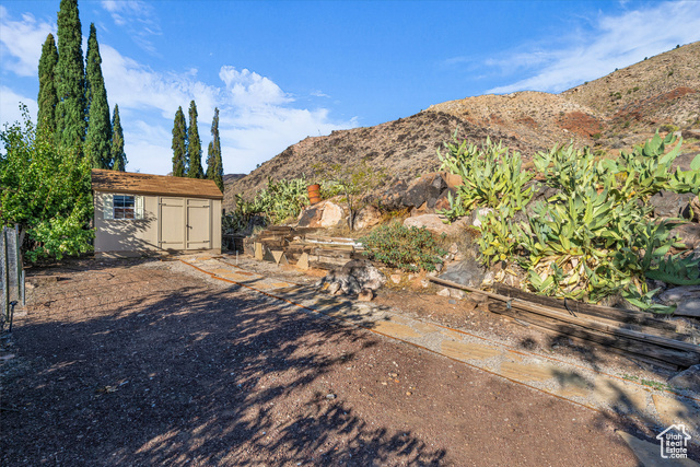 Photo 9 for MLS #2115857 at 254 N Hillside Dr