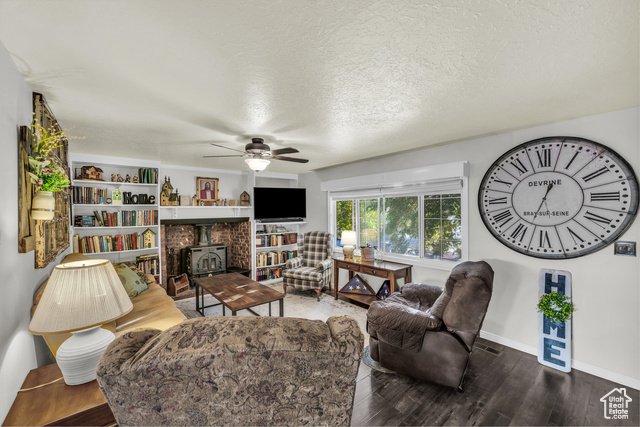 Photo 3 for MLS #2115857 at 254 N Hillside Dr