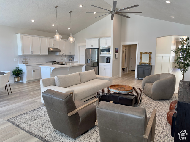 Photo 3 for MLS #2115884 at 1778 S Buckley Ln