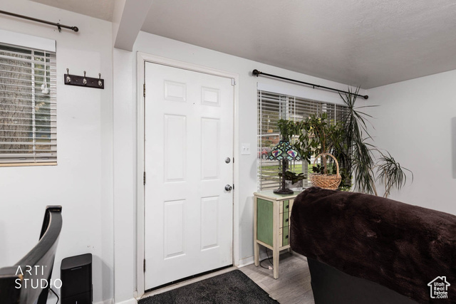 Photo 7 for MLS #2115896 at 915 Hislop Dr