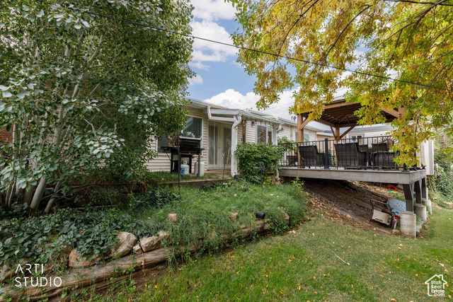 Photo 33 for MLS #2115896 at 915 Hislop Dr