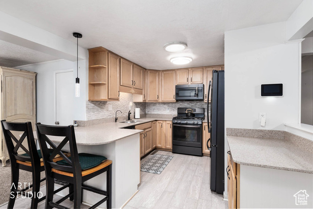 Photo 13 for MLS #2115896 at 915 Hislop Dr