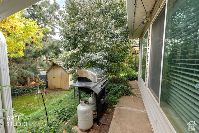 Photo 31 for MLS #2115896 at 915 Hislop Dr