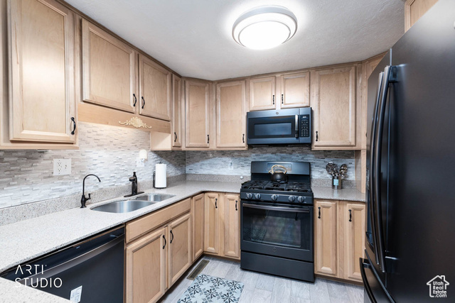 Photo 15 for MLS #2115896 at 915 Hislop Dr